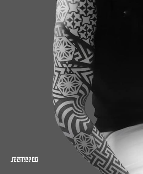Geometrie-Ärmel-Tattoo in switzerland vom Tätowierer Jeanmarco