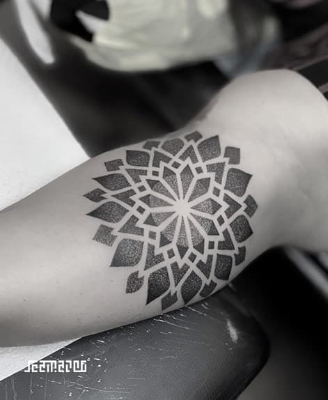 Geometrisches Mandala-Tattoo vom Künstler Jeanmarco Cicolini in Zürich